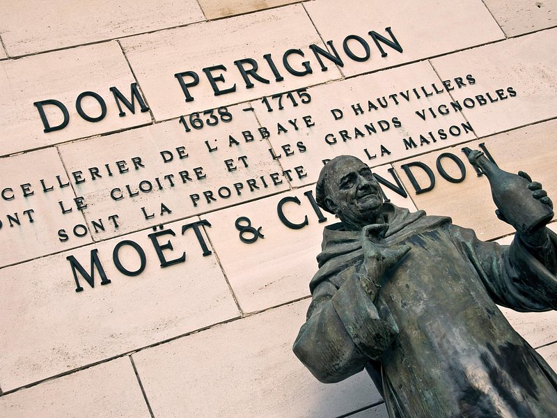 Moet et Chandon Tasting and Fun Private Tour in Champagne