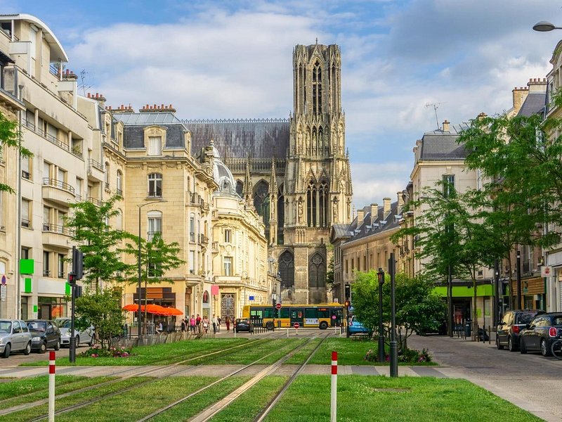Explore Reims in 60 minutes with a Local