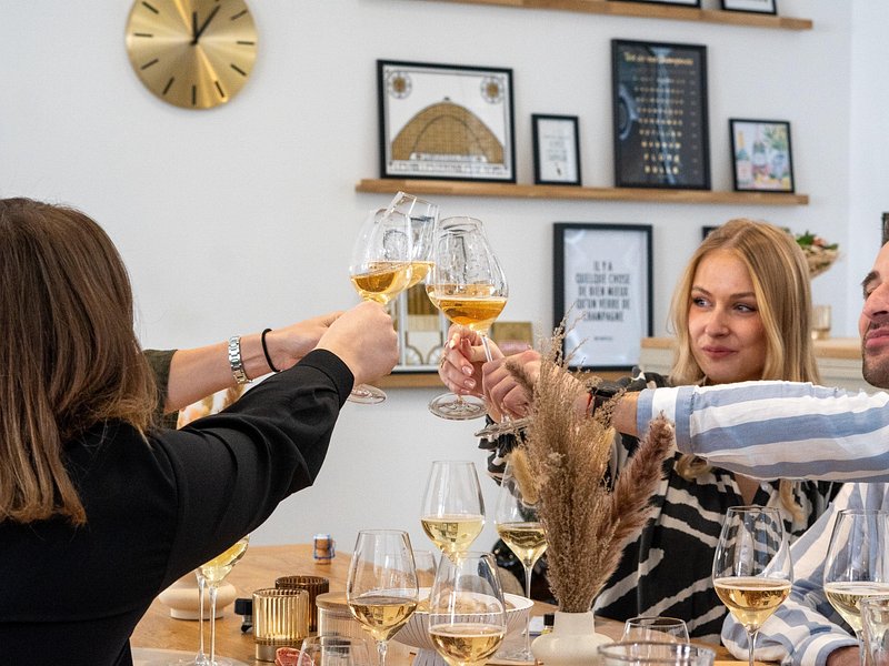 Reims: Morning Champagne Tasting & Workshop