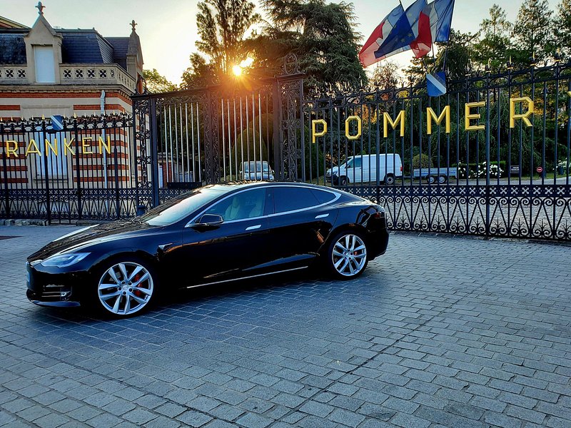 100% electric airport transfer From Reims and Epernay to Paris
