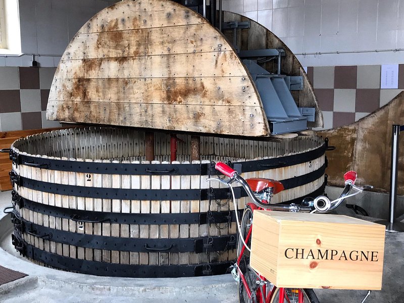 The Connoisseurs from Epernay (Private Half day Champagne Tour)